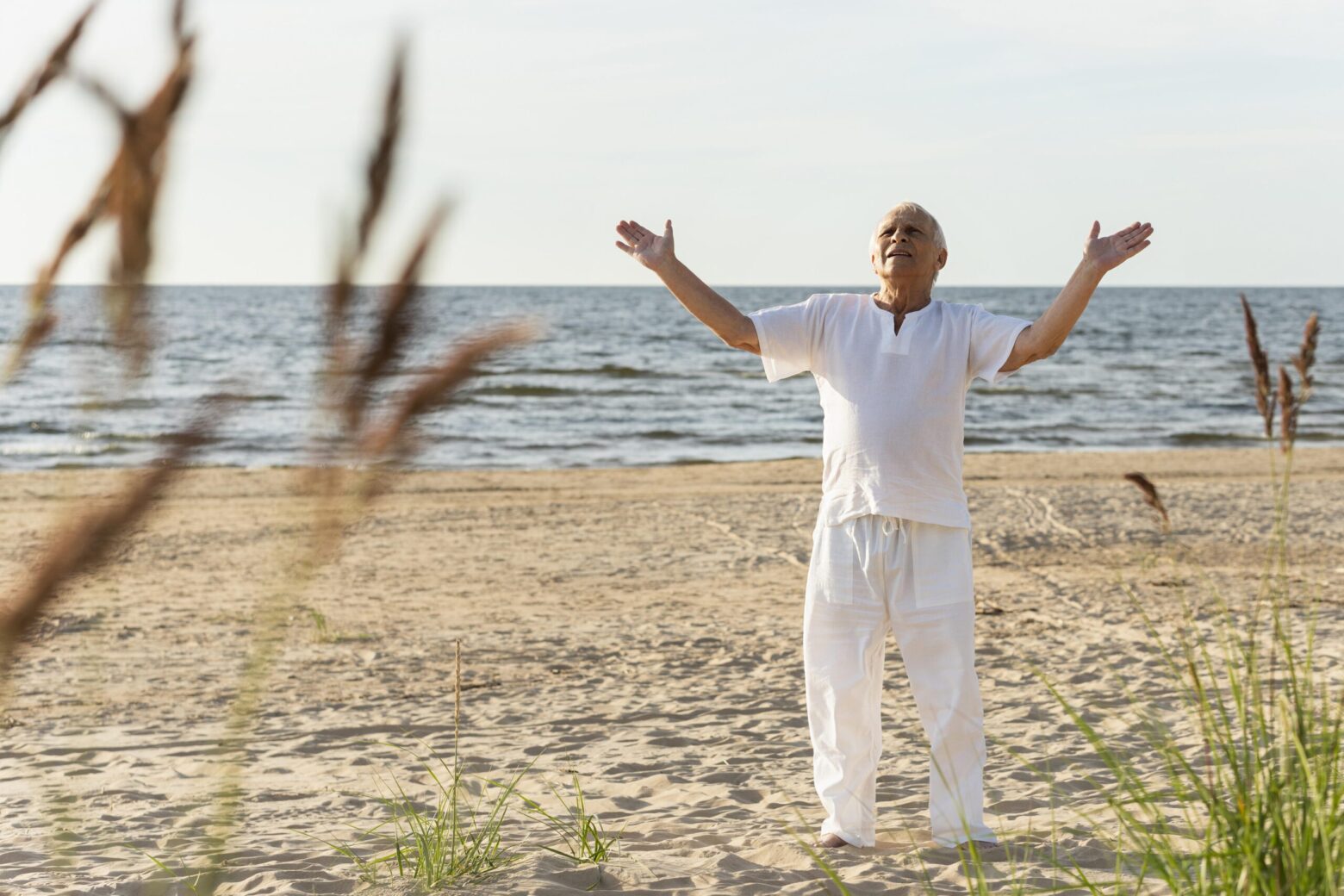 kobieta czytajaca na tablecie